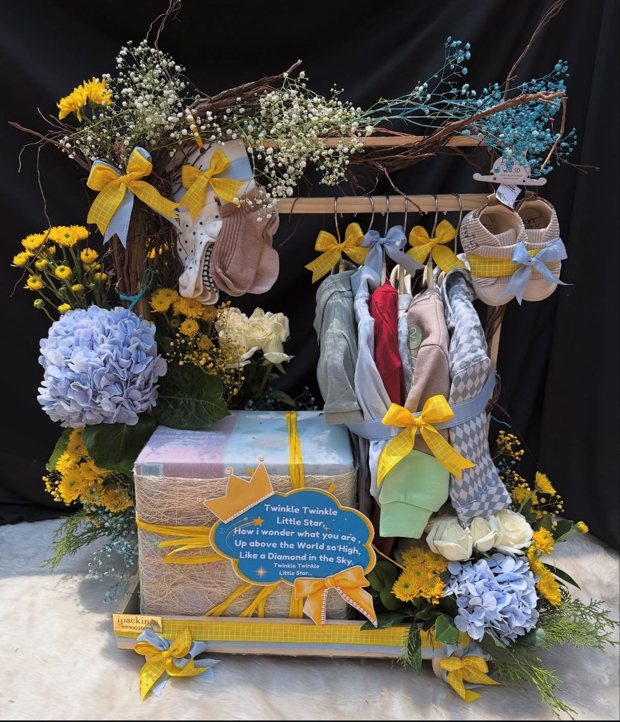 Twinkle Twinkle Little Star Baby Trousseau with Fresh Flowers